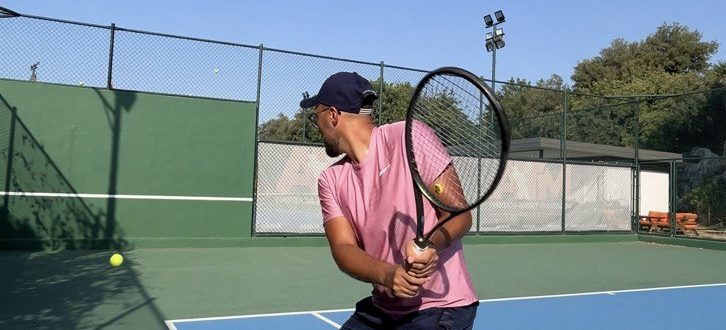 tennis two handed backhand