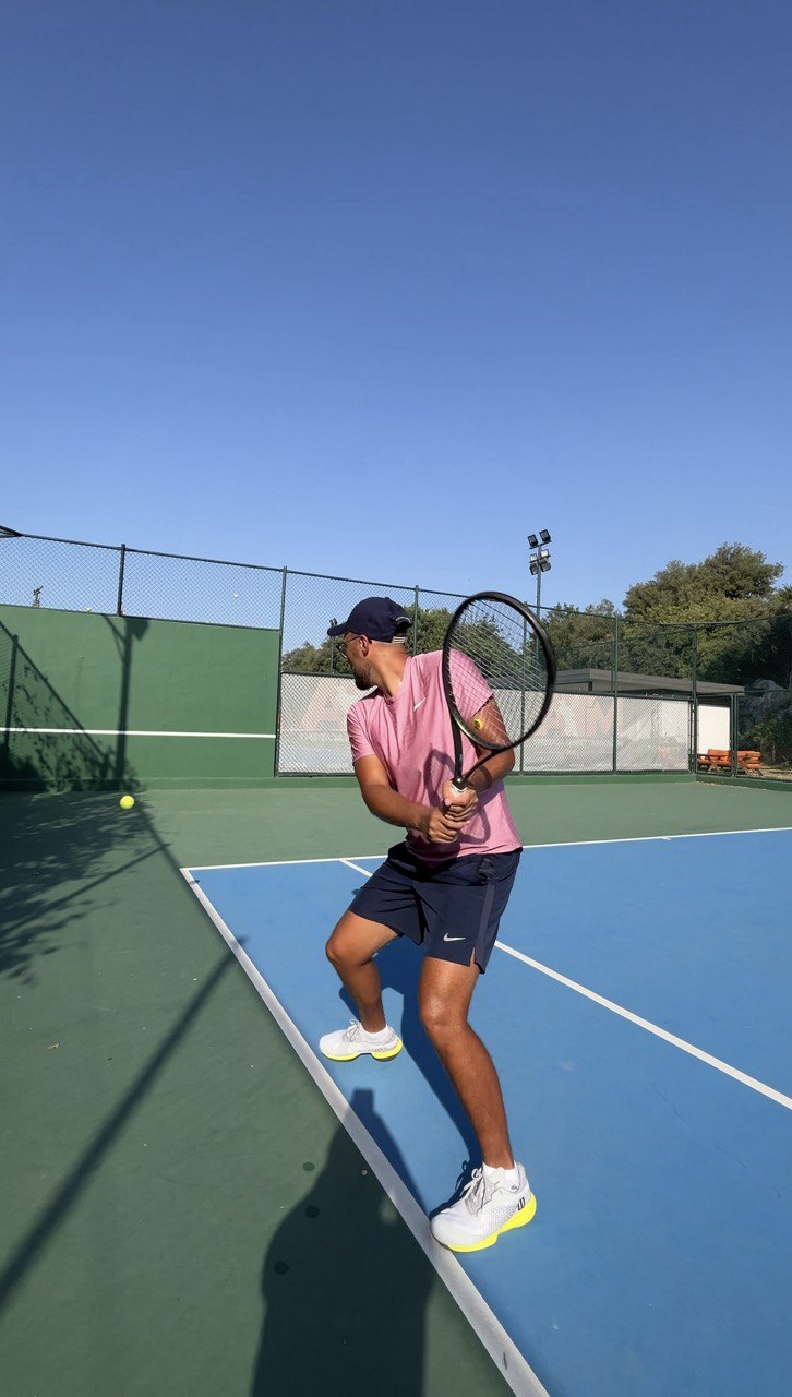 tennis two handed backhand